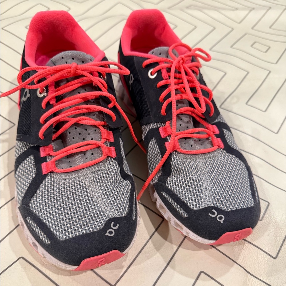 On Running Sneakers - Picture 4 of 16